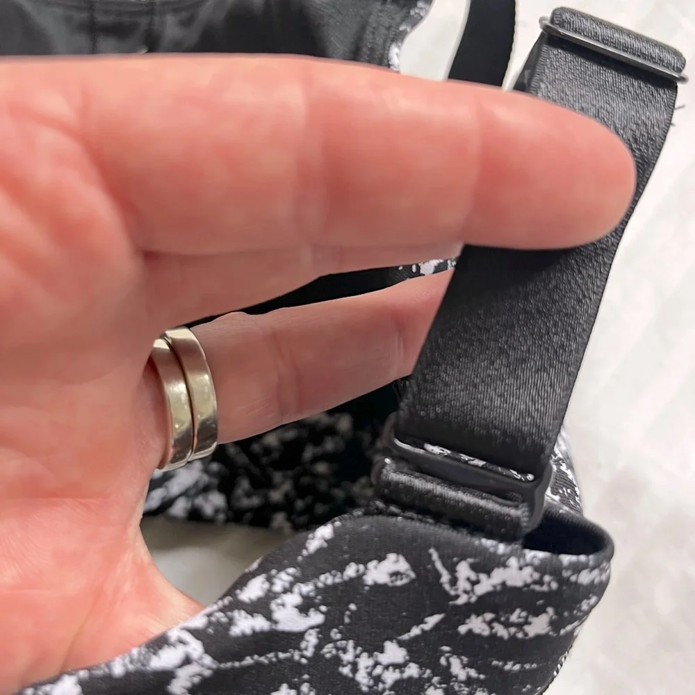 NWT Lululemon Both Ways Bra Iced Wave White Black size 4 - Picture 10 of 14